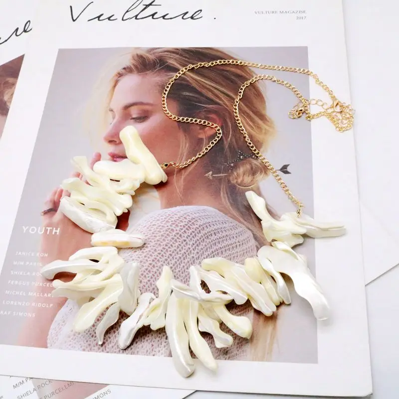 

Free Shipping White Shell Cluster Collar Pendant Necklace