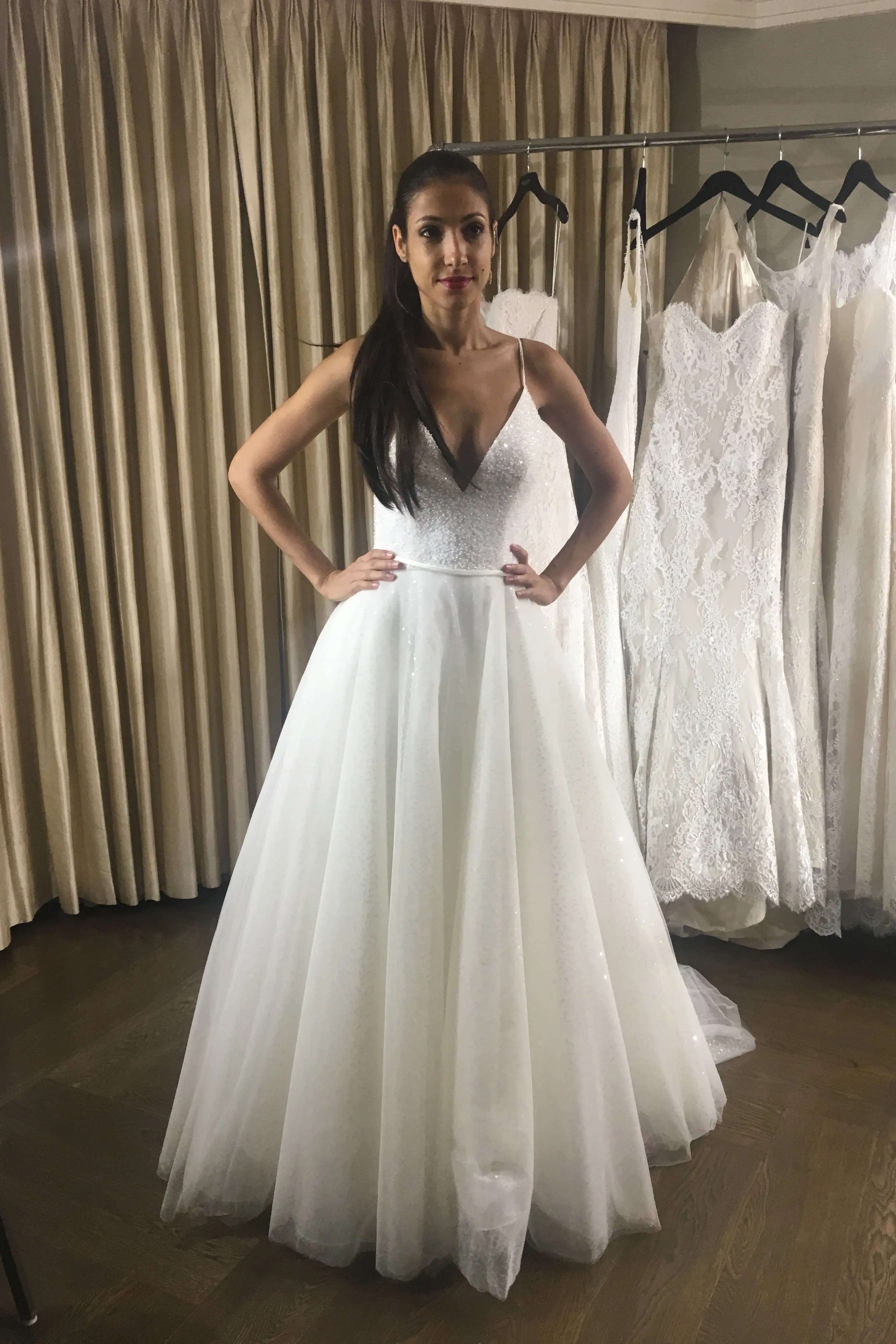 

Bling Boho Wedding Dresses Spaghetti Straps Beach Wedding Gowns Sexy Backless Low Back Tulle Bohemian Bride Dress Cheap 2018