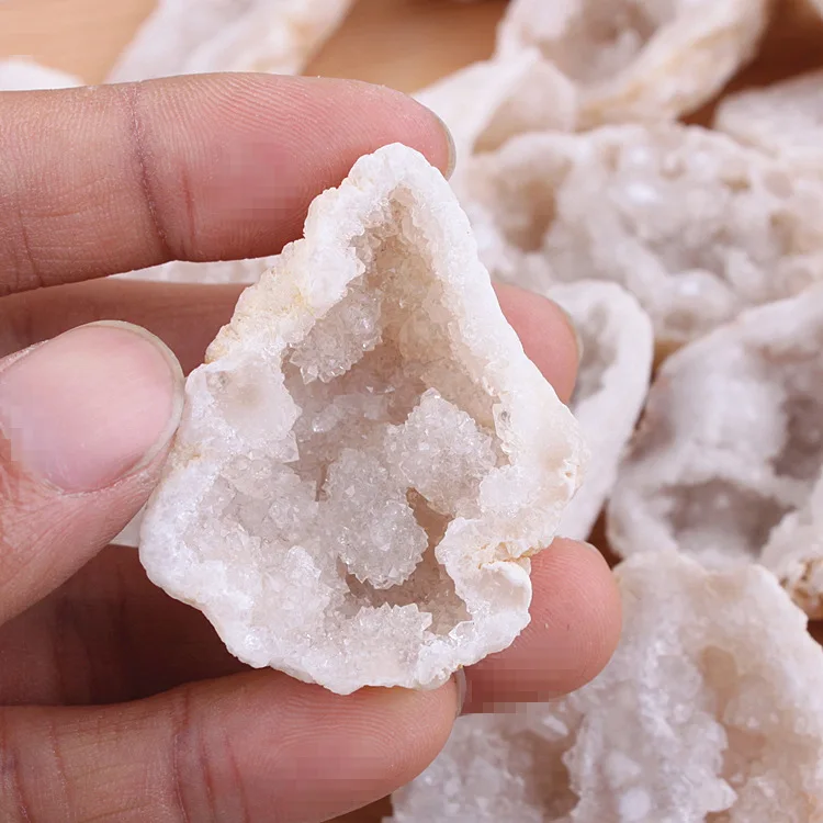 

1pcs Natural transparent crystal cluster crystal quartz reiki meditative chakra specimen 4-6cm