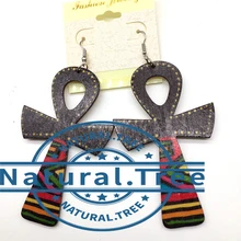 Деревянные серьги с принтом