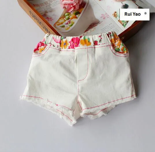 Y32 розничная, новинка года, летние шорты для маленьких девочек джинсовые Лоскутные штаны с цветочными карманами для девочек повседневные штаны для девочек, одежда для девочек - Цвет: Белый