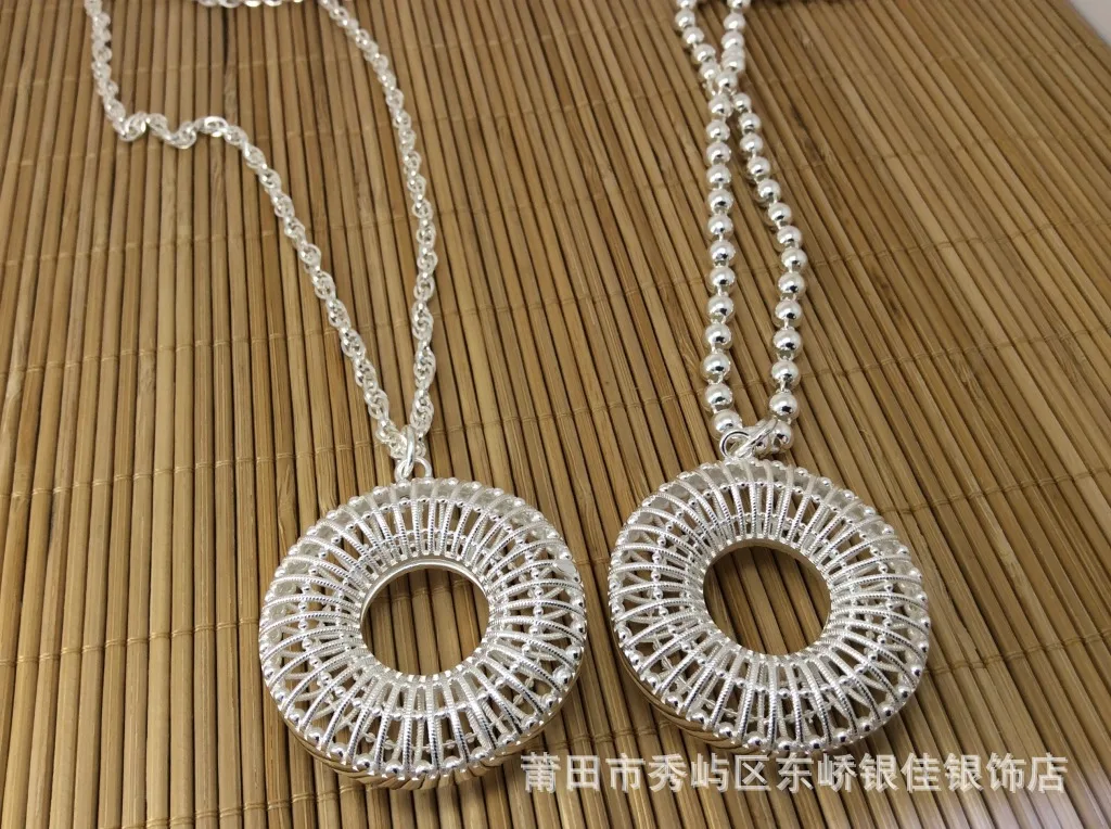 Circular pendant 