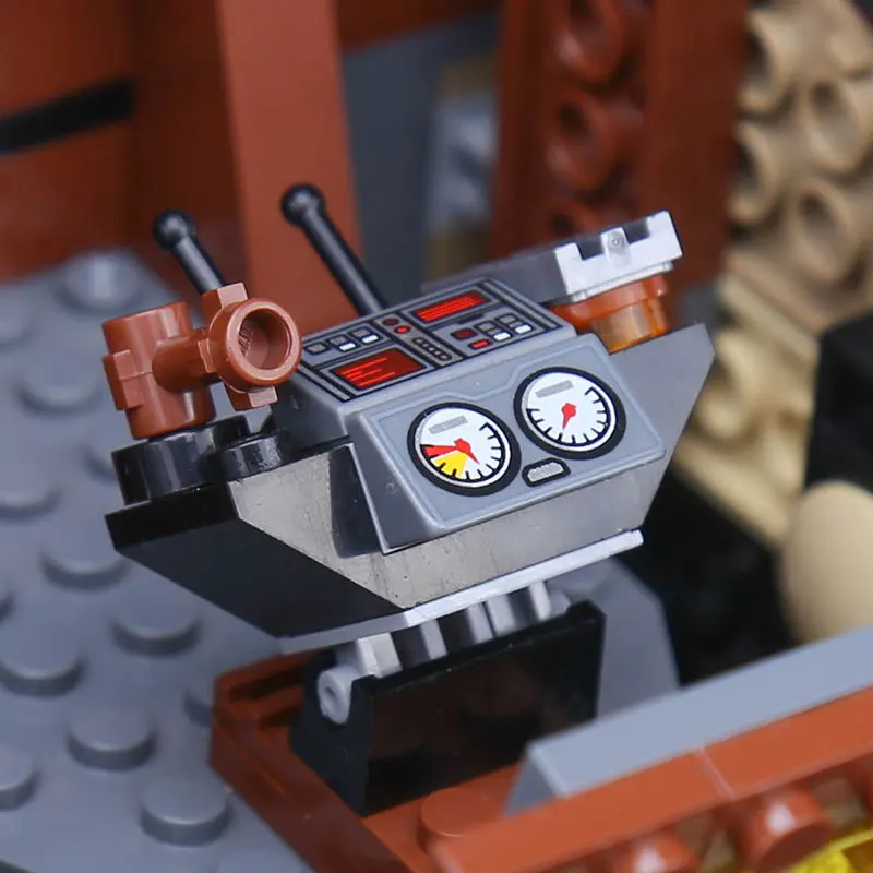 Legoingly Star War Desert Creeper Sandcrawler 05146 Building Blocks Bricks Educational Toys gifts 1388Pcs gift for boys GK30