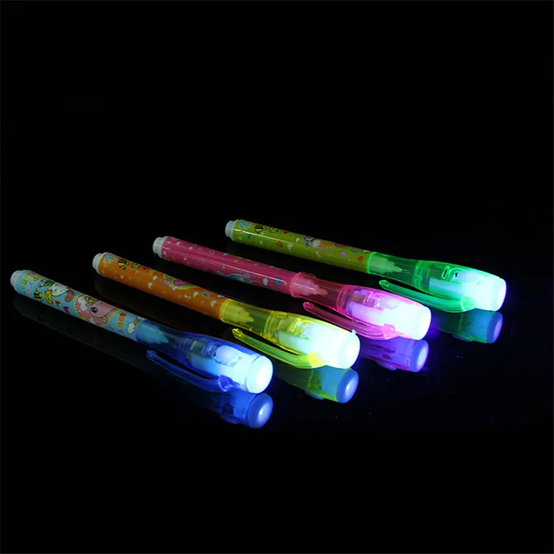 уп ультрафиолет. уп ультрафиолет. неоновый ультрафиолет. уп ультрафиолет. лицо в полумраке.