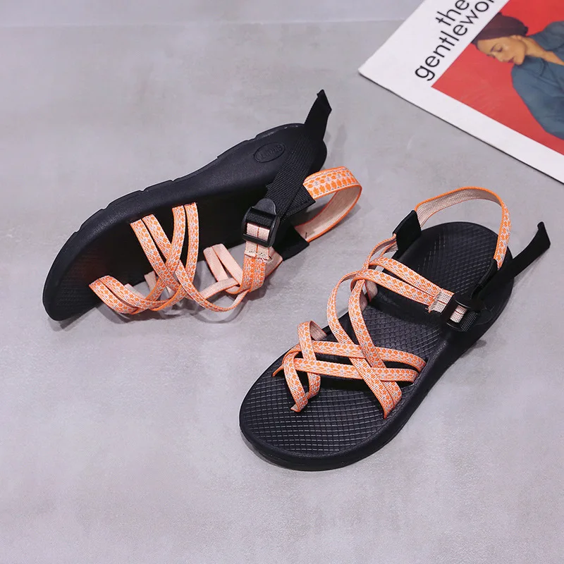 PADEGAO/пляжные женские сандалии на плоской подошве с перекрестными ремешками спереди и сзади, модные летние сандалии, нейтральные сандалии для отдыха, новинка года