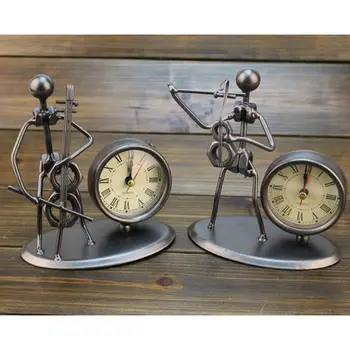 

Creative Iron Stainless Steel Small Seat Clock Iron Art Retro Personal Clock Birthday Gift Home decoration Random Delivery