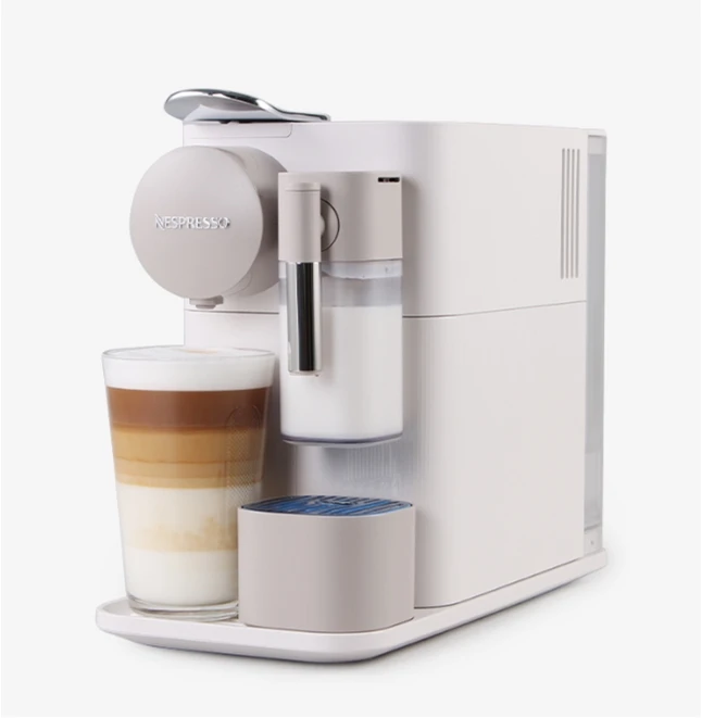 Капсульная кофемашина NESPRESSO Lattissima One полностью автоматическая для домашнего использования простая в эксплуатации клавиша для приготовления кофе F1111 EN500