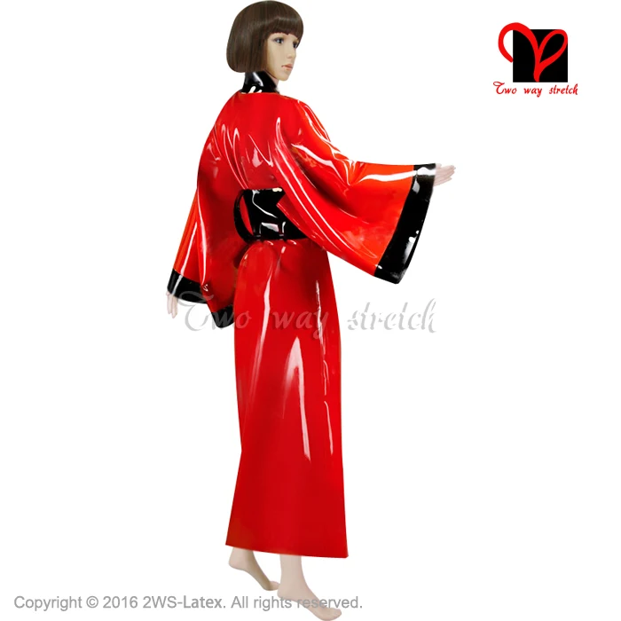 Латексный халат. Халат на бедрах. Латексный халат. Халат latex. Резиновый халат.