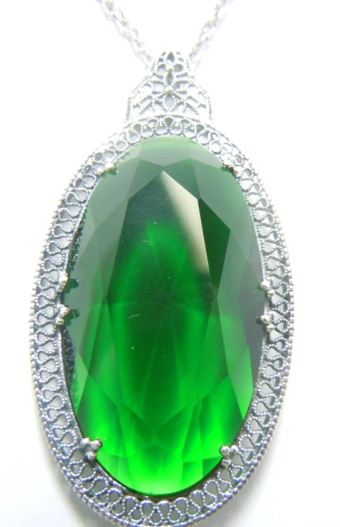 

Free shipping can customize DIY delicate hollow out the ancient silver pattern emerald personality romantic pendant