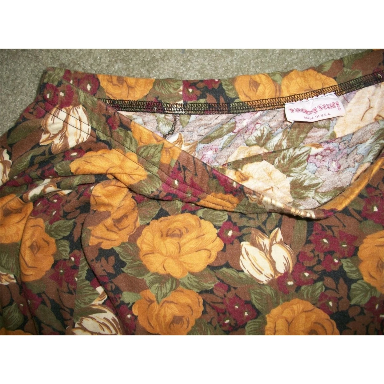 YOUNG STUFF skirt size 38 gold green roses Made in USA calf length elastic waist (1)
