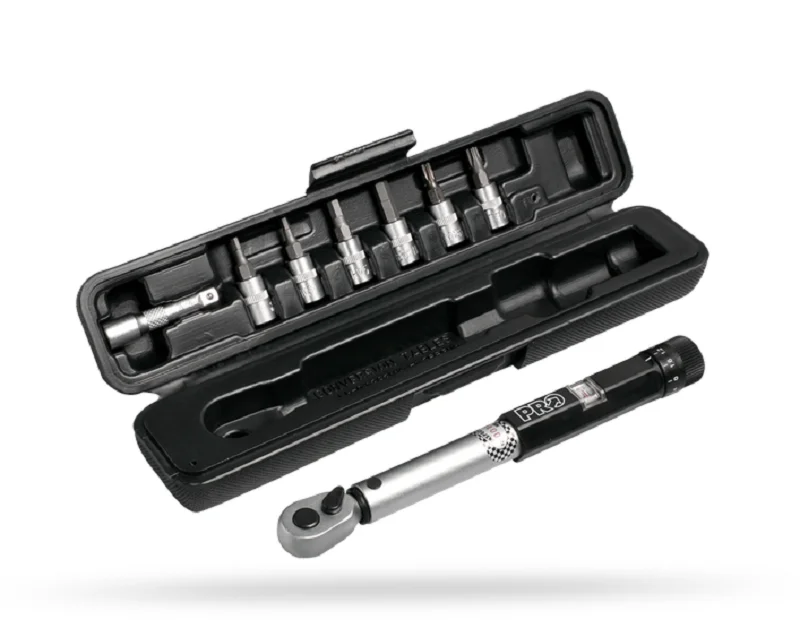 Трещетка динамометрический ключ hans 4170nm. Динамометрический ключ 402 двигатель головка. Затяжка головки динамометрическим ключом. Динамометрический ключ для головки блока. 6474470 маяк авто ключ динамометрический.