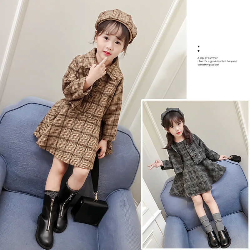 

Kersttrui Girls' Korean Plaid Fashion 3 Piece Set Childrens Winter Cotton Dress Coats Hats Suits Baby Kids Woolen Clothes Spring