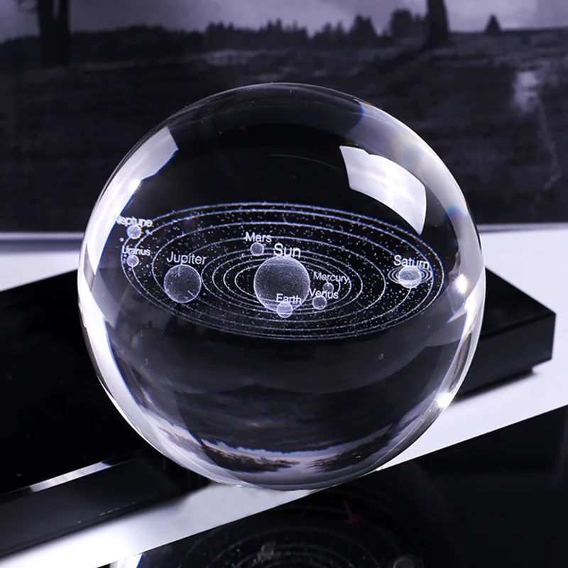 1PC LED Bola de Cristal Planetas do Sistema Solar 3D Bola de Cristal Clara  Gravada Bola de Vidro Fotografia & Bola Decorativa para Casa Presente,4,8cm
