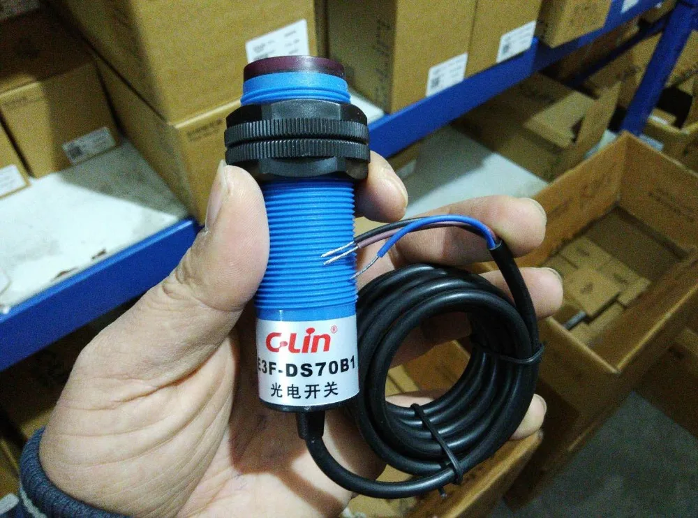 

Новый оригинальный подлинный фотоэлектрический переключатель C-Lin E3F-DS70B1 DC с тремя проводами PNP нормально открытый тип рассеянного отражения