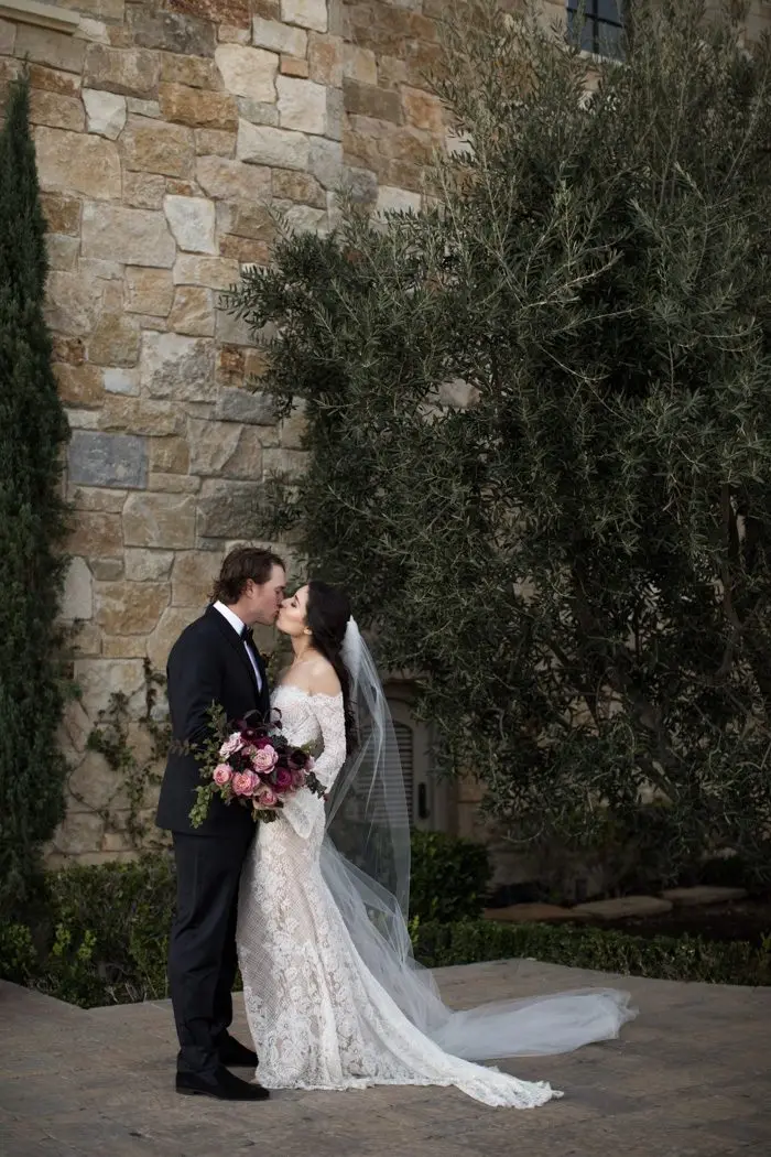 we-cant-decide-which-we-love-more-the-elegant-opulence-or-epic-views-in-this-malibu-rocky-oaks-wedding-katrina-jayne-23-700x1050