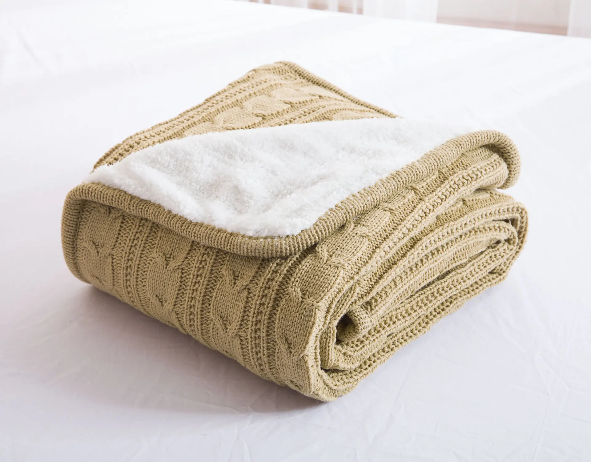 

High quality warm fluffy good air permeability European retro plus cashmere knitted leisure super soft comfortable blankets