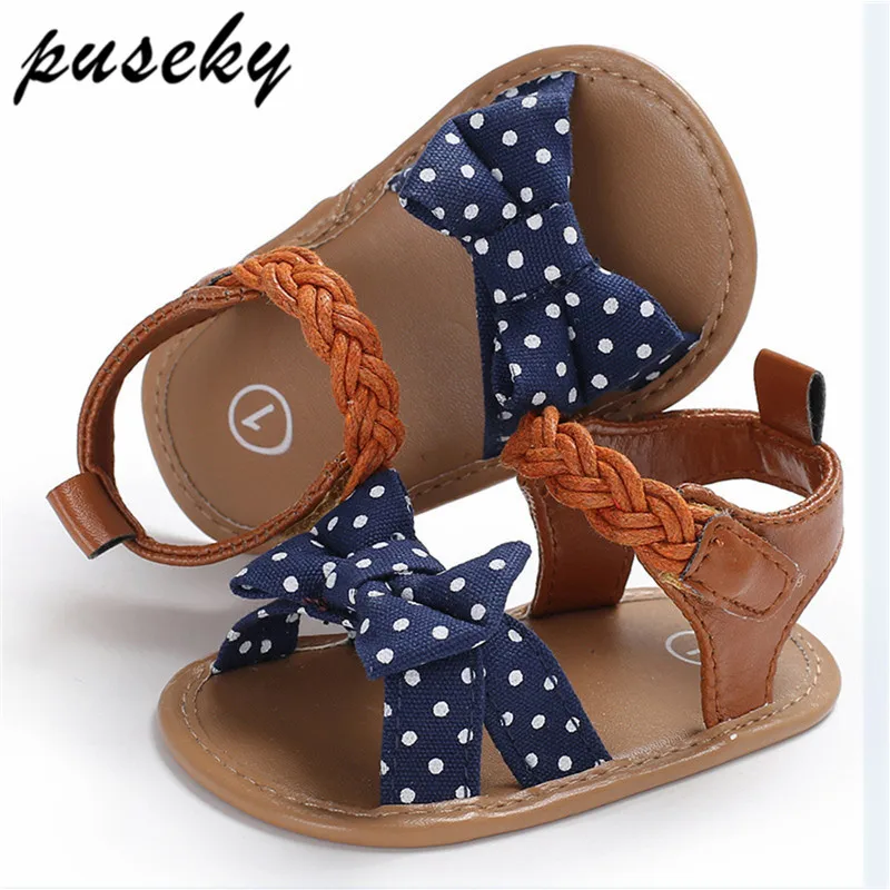 Puseky/сандалии для маленьких девочек; детская обувь; летние хлопковые парусиновые сандалии в горошек с бантом для маленьких девочек; обувь для новорожденных; пляжные сандалии Playtoday