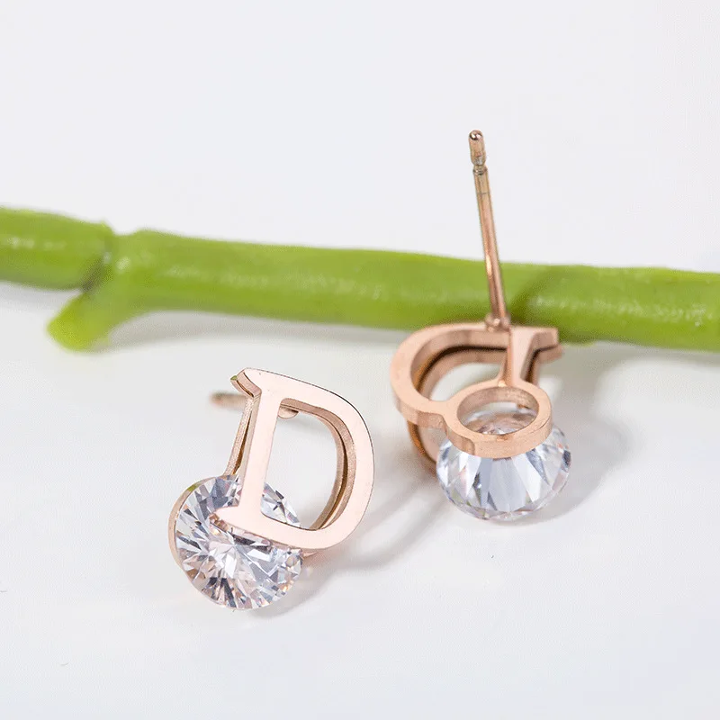 Новинка 2018 модное ожерелье YUN RUO цвета розового золота с буквой D из циркония