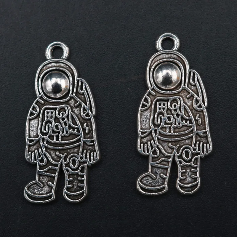 

WKOUD 10pcs Antique Silver Astronaut Charm alloy Pendants Fashion Bracelet Necklace DIY Metal Jewelry Handmade A1753