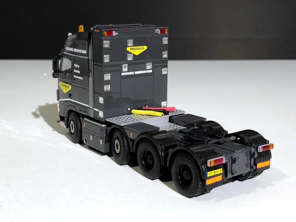 Модель литая игрушечная WSI 1:50 VOLVO FH3 Globetrotter XXL 8*2 модель для коллекции украшения
