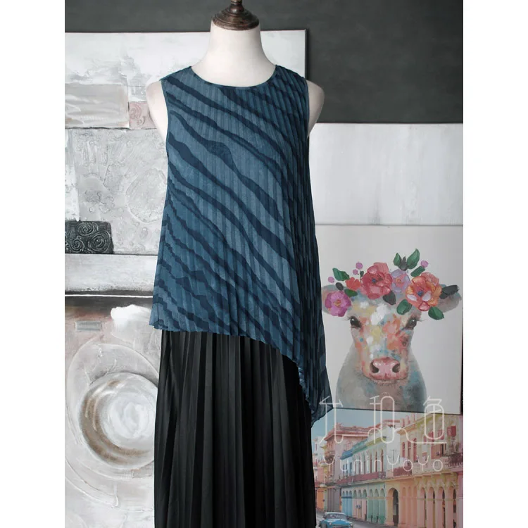 

YUNINYOYO Chinese Landscape Ink Style and Artistic Sense Beveled striped unsymmetrical underside pleated women summer tank top