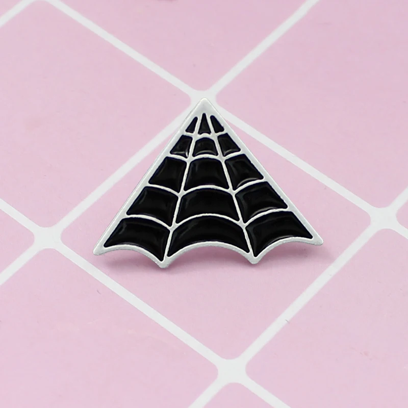 

Fashion Personality Triangle Black Spider Web Metal Enamel Brooch Clothes Backpack Badge Pin Jewelry Gift For Animal Lovers