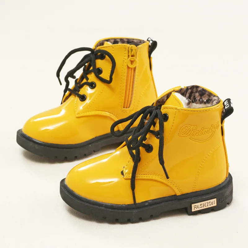 2572792998_1872514305