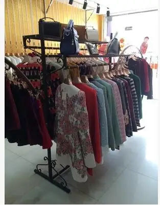 

New clothing shelves. Clothing store racks. Display rack double pole hanging clothes rack.002