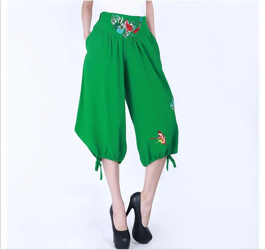 pants with embroidered flowers