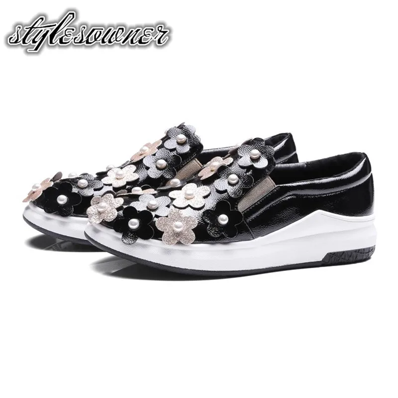 

Stylesowner Popular Woman Casual Sneakers Shoes Flower with Pearl Fashion Design Slip-on High Platform Thick Bottom Flat Shoes