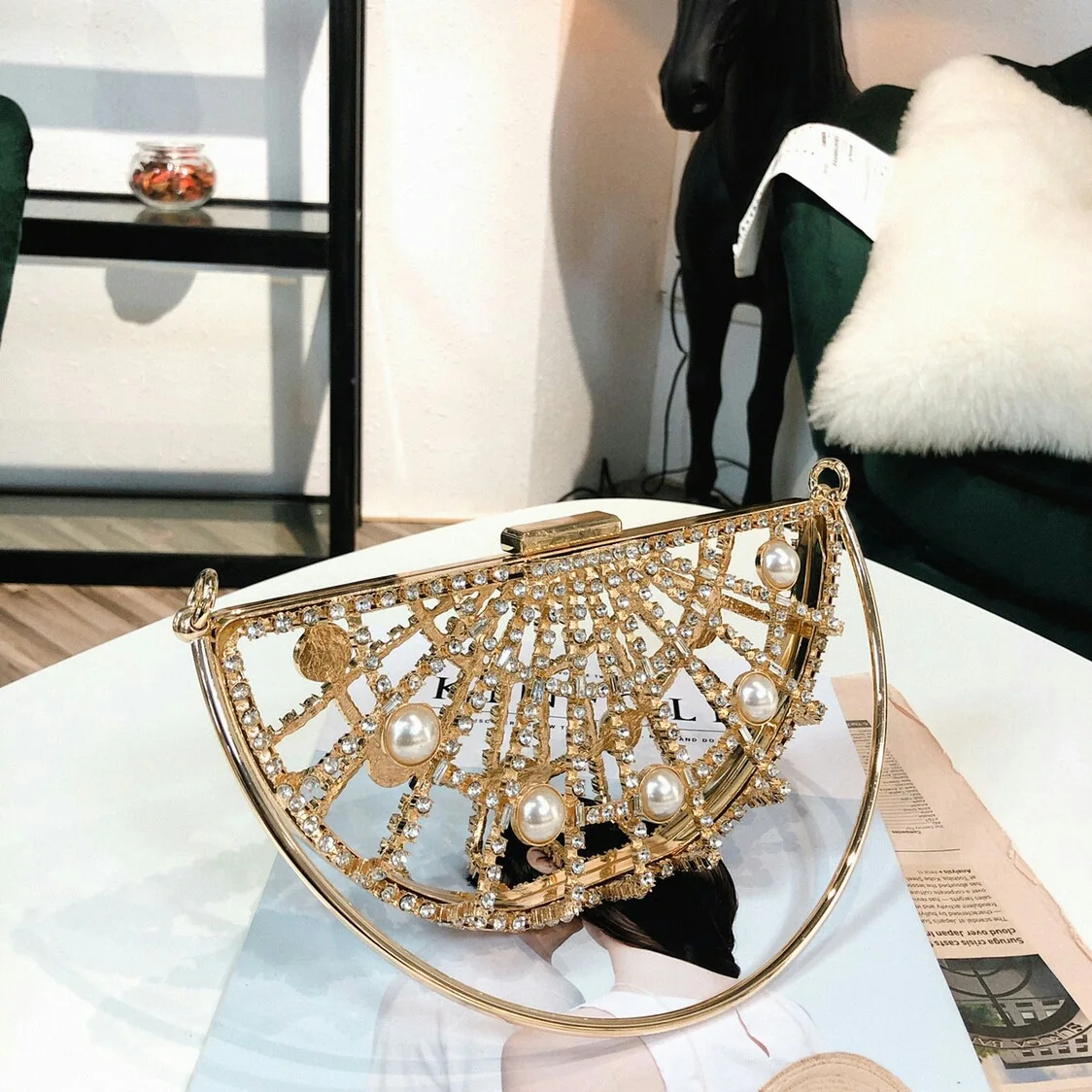 Luxury Hollow Out Pearl Handle Diamond Basket Bag Women Handbags Rhinestone Birdcage Crystal Bag Ladies Pearl Wedding Party Bags