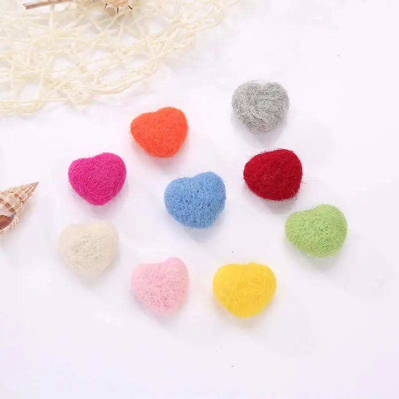 

1PC Mini Heart Pattern 3cm Dia. Wool Felt Craft Poke DIY Kits Multiuse Christmas Tree Deco Brooch Children Hair Band Green Pink