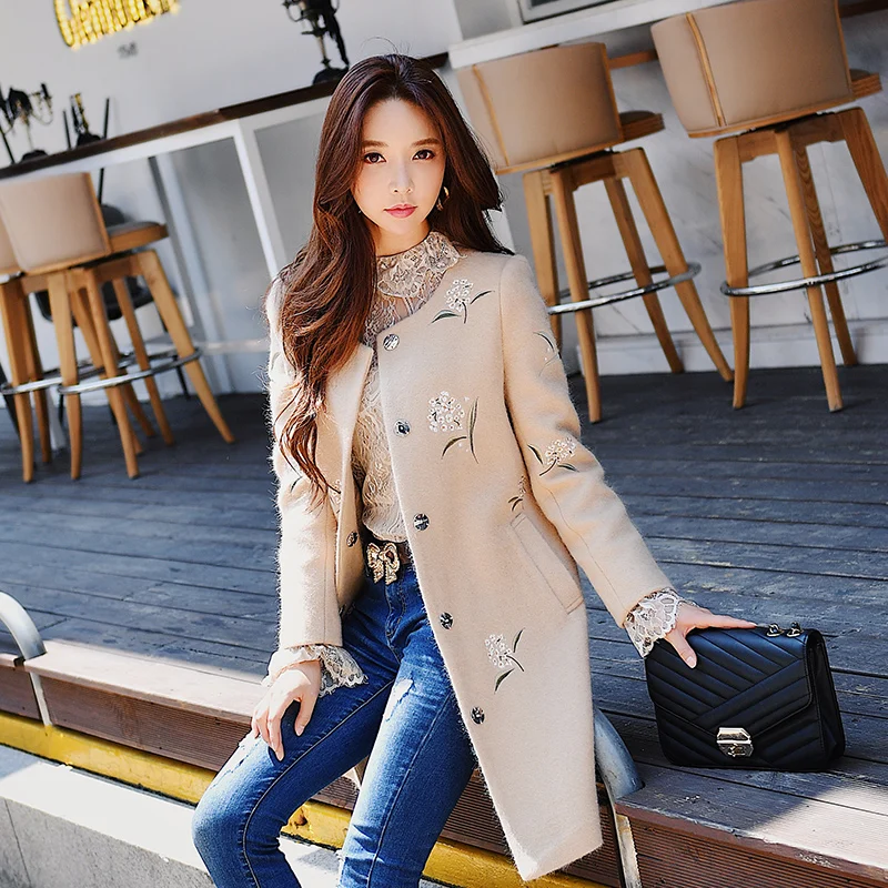 Dabuwawa Autumn Winter Long Coats Outerwear 2018 New Women Elegant Embroidery Print Slim Covered Button  Woolen Coat