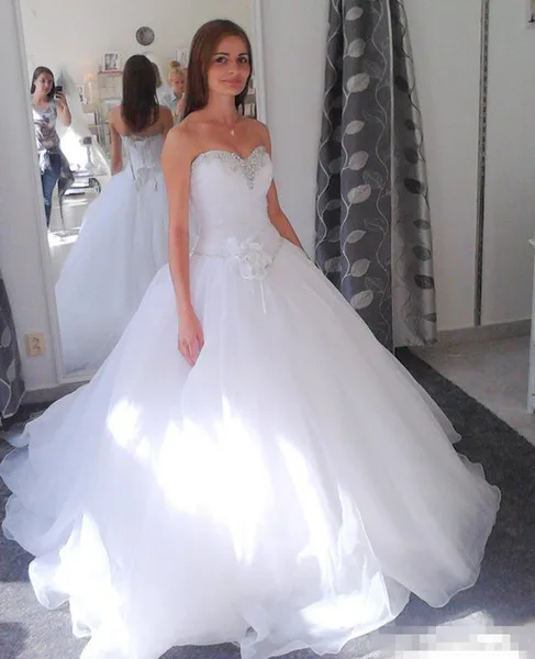 A Line White Wedding Dresses 2019 Sweetheart Beaded Crystals With Handmade Flowers Plus Size Wedding Gowns Floor Length Bridal Dresses