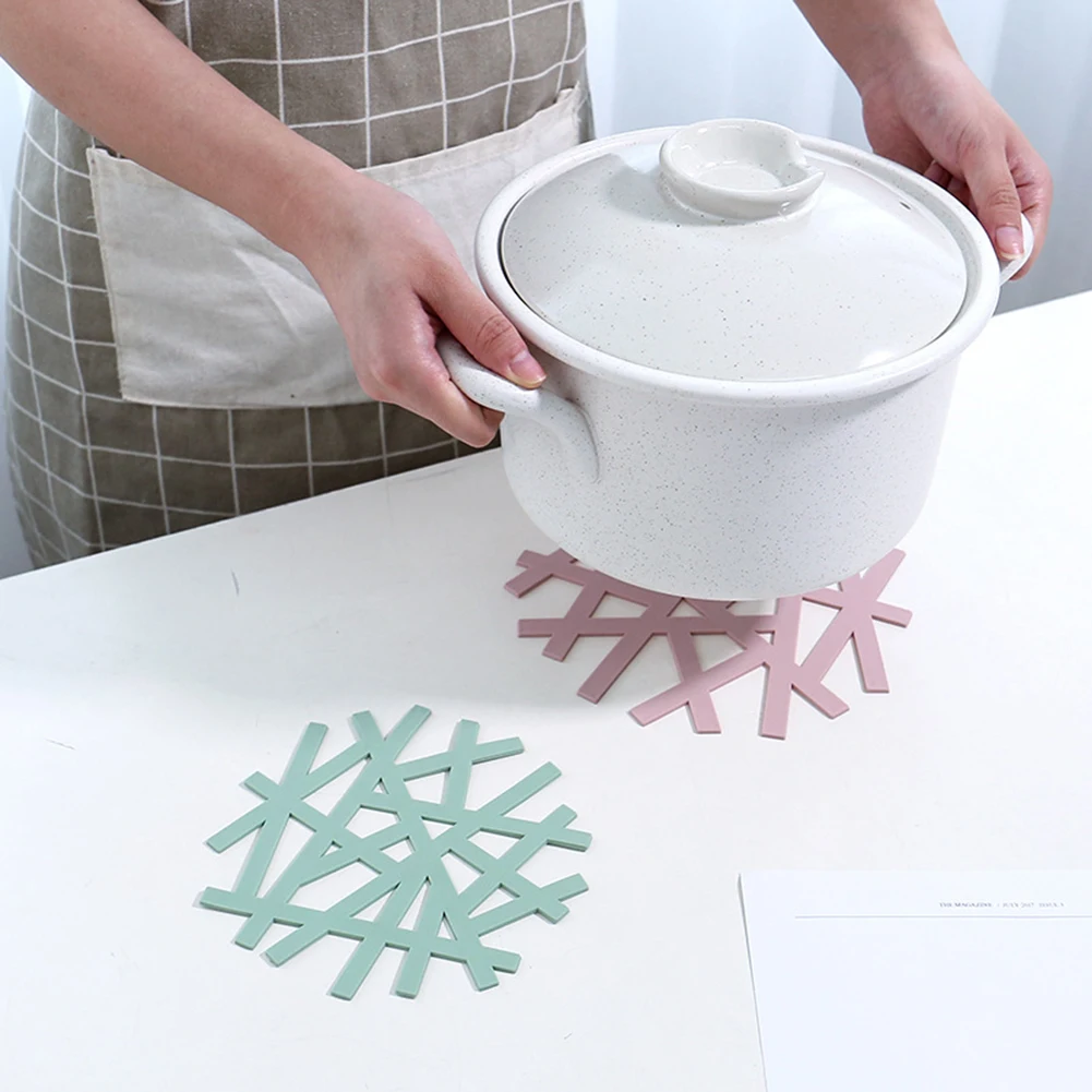 

New Snowflake Shape Heat-resistant Placemat Home Hollow Casserole Pad Anti-hot Mat Eco Friendly Table Mat For Dinning Table 2019