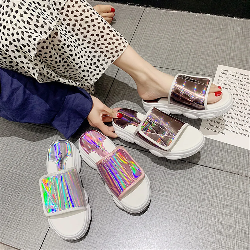 

2019 New Fashion The Bottom of The Bear Female Slippers and Casual and Bling Flip Flops for Woman
