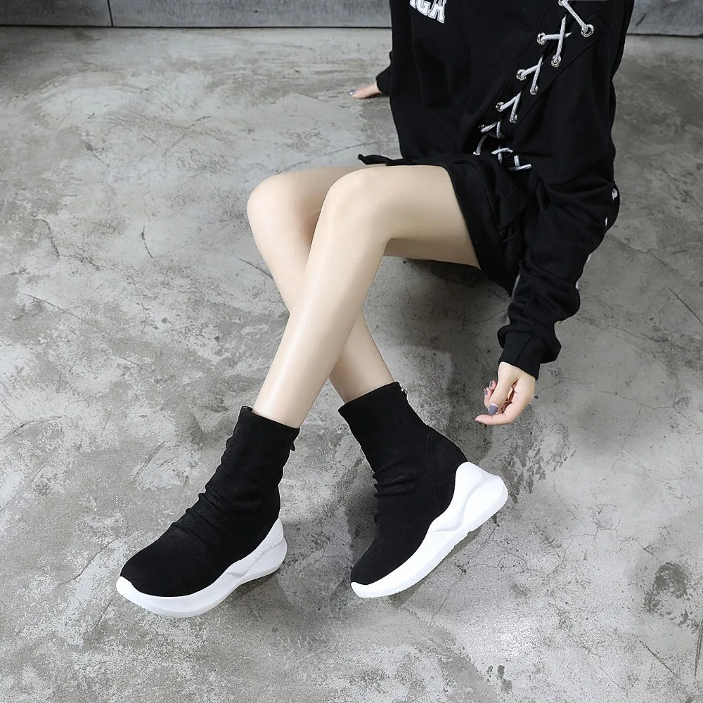 

2018 autumn new fashion simple solid color thick sole women's boots trend comfortable wild casual high boots.