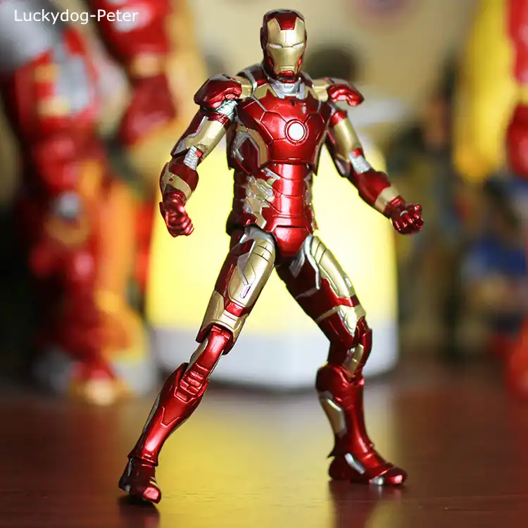 Avengers Age of Ultron Iron Man Mark XLII MK 43 LED HC TOY PVC Action Figure