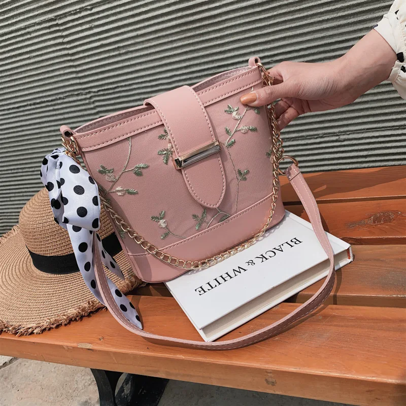 

New small bag female 2019 new fashion wild shoulder bag summer lace ladies messenger bag bucket bag