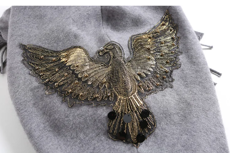 New autumn winter Runway black gray Embroidered bead ponchos and capes pullovers knitted wool sweater women christmas Coat 2122 New autumn winter Runway black gray Embroidered bead ponchos and capes pullovers knitted wool sweater women christmas Coat 2122