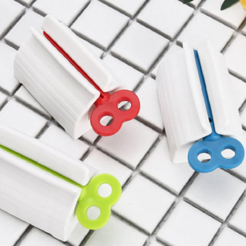 

Cute Rolling Toothpaste Squeezers Dispenser Tube Partner Stand Hanging Holder New Fashion Home Accesscories
