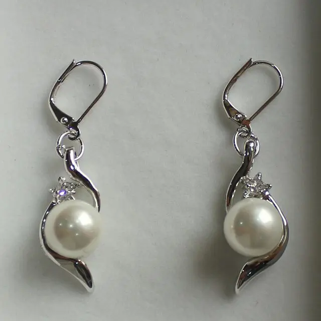 

New! noble 10mm white shell perl erring