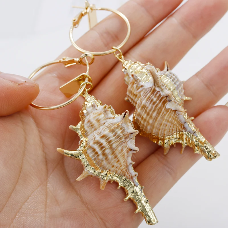 

AENSOA Bohemia Shell Gold Long Pendant Drop Earrings Natural Asymmetric Unique Conch Earrings For Women Beach Bikini Jewelry