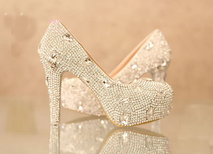 Серебристые туфли со стразами на платформе и высоком каблуке; вечерние туфли со стразами; свадебные модельные туфли; Свадебная обувь; Красивая официальная обувь