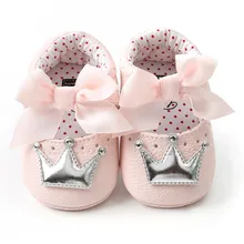Лидер продаж; обувь из искусственной кожи для маленьких девочек; детские мокасины; первые шаги; нескользящая обувь с бантиком и короной на мягкой подошве