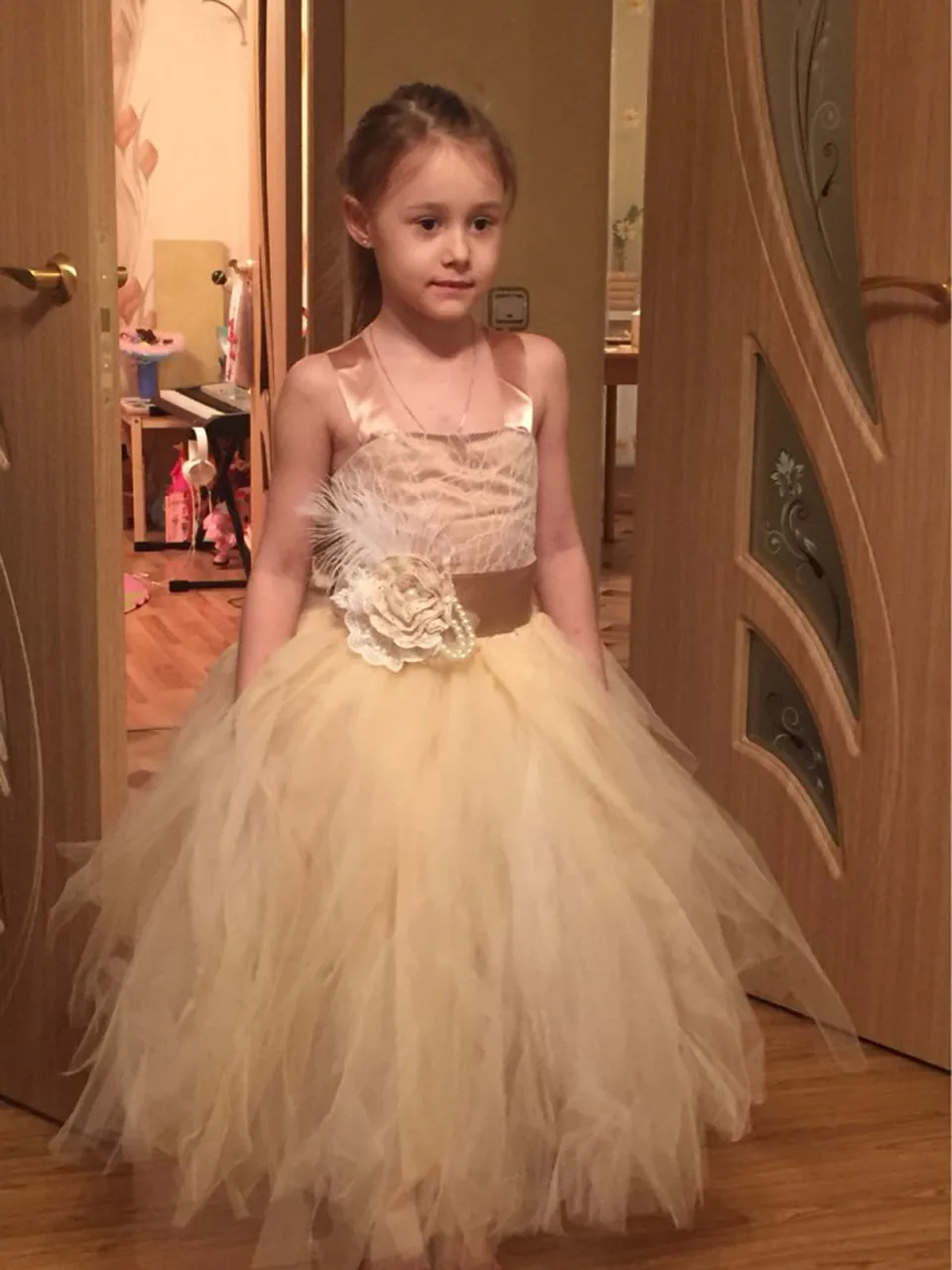 

2017 Vintage Formal Communion Dress Square Collar Lace Up Appliques Sleeveless Tulle Ball Gown Ruffle Mother Daughter Dresses
