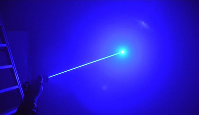 Mais Poderoso Azul Ponteiro Laser Caneta Forte Foco Feixe Isqueiro Lanterna Queimar Madeira Seca Caça 450nm Luz 7 High Quality Esporte e Lazer