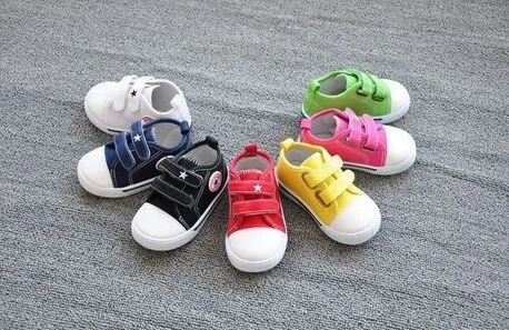 Мода года детей Обувь Детские парусиновая обувь Обувь для мальчиков Обувь для девочек тапки Карамельный цвет Повседневная детская обувь