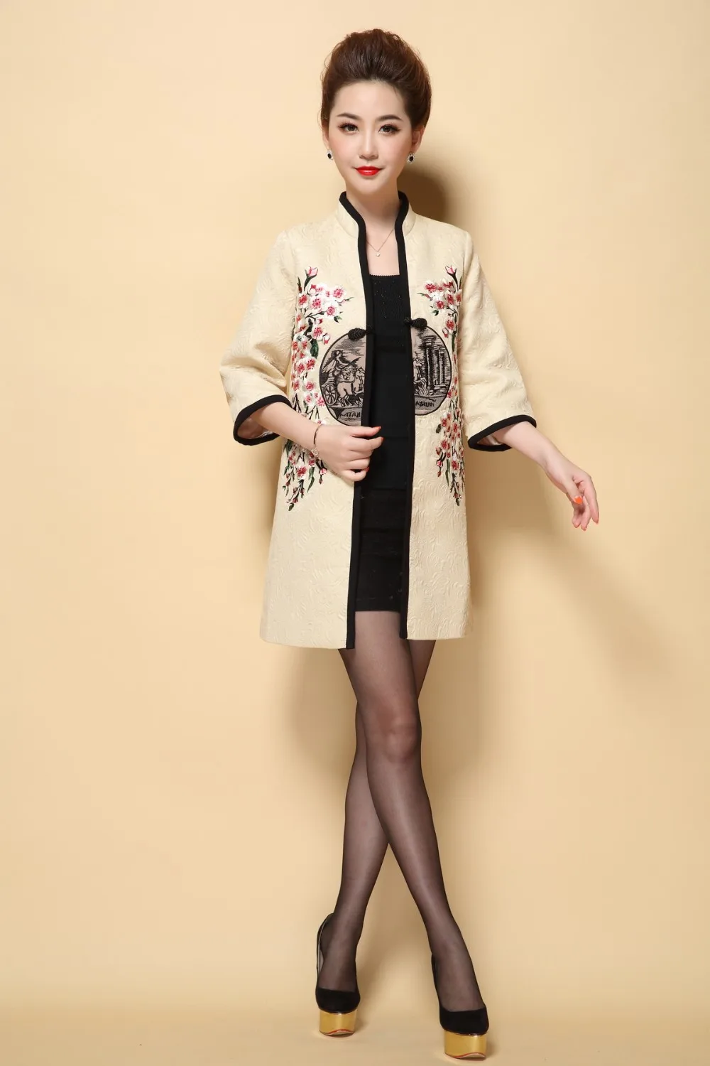 Плюс размер 5XL китайское Элегантное зимнее пальто женские топы для мамы воротник стойка цветок сливы вышитые пальто для женщин пальто