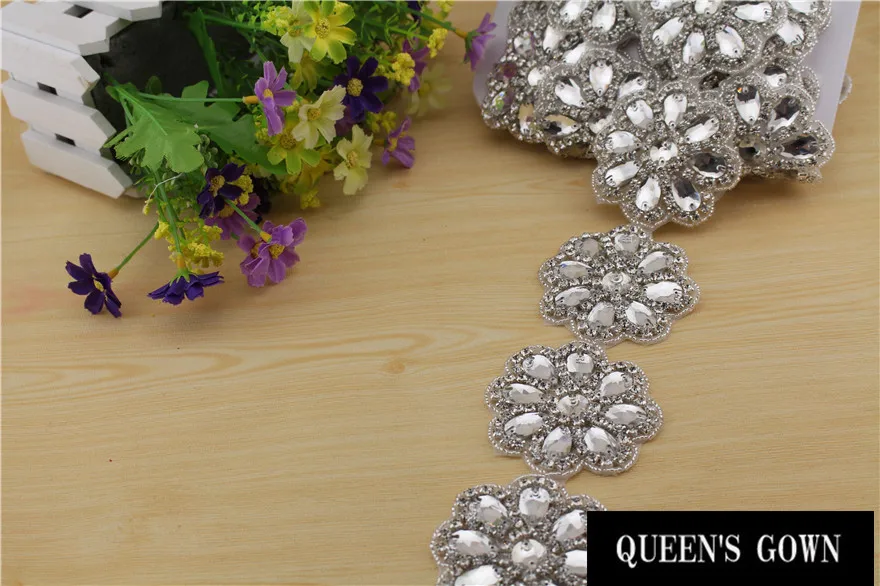 

2015 New Design Heavy Bridal Beaded Rhinestone Trimming Applique For Wedding Sash Crystal Bridal Applique For Wedding Dress